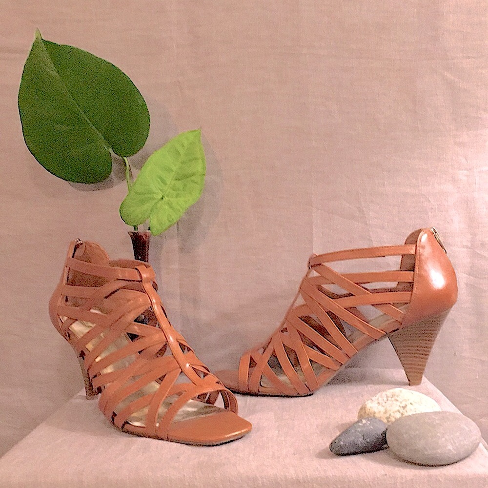 Strappy boho gladiator sandal, wood grain heel, US 8.5.